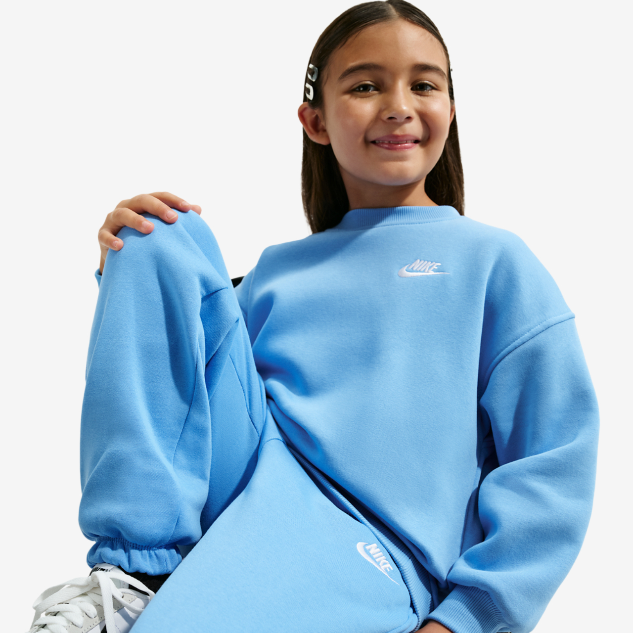 Nike NSW Club Fleece Loose Pants Image 3 of 5. Tap to open photo gallery.