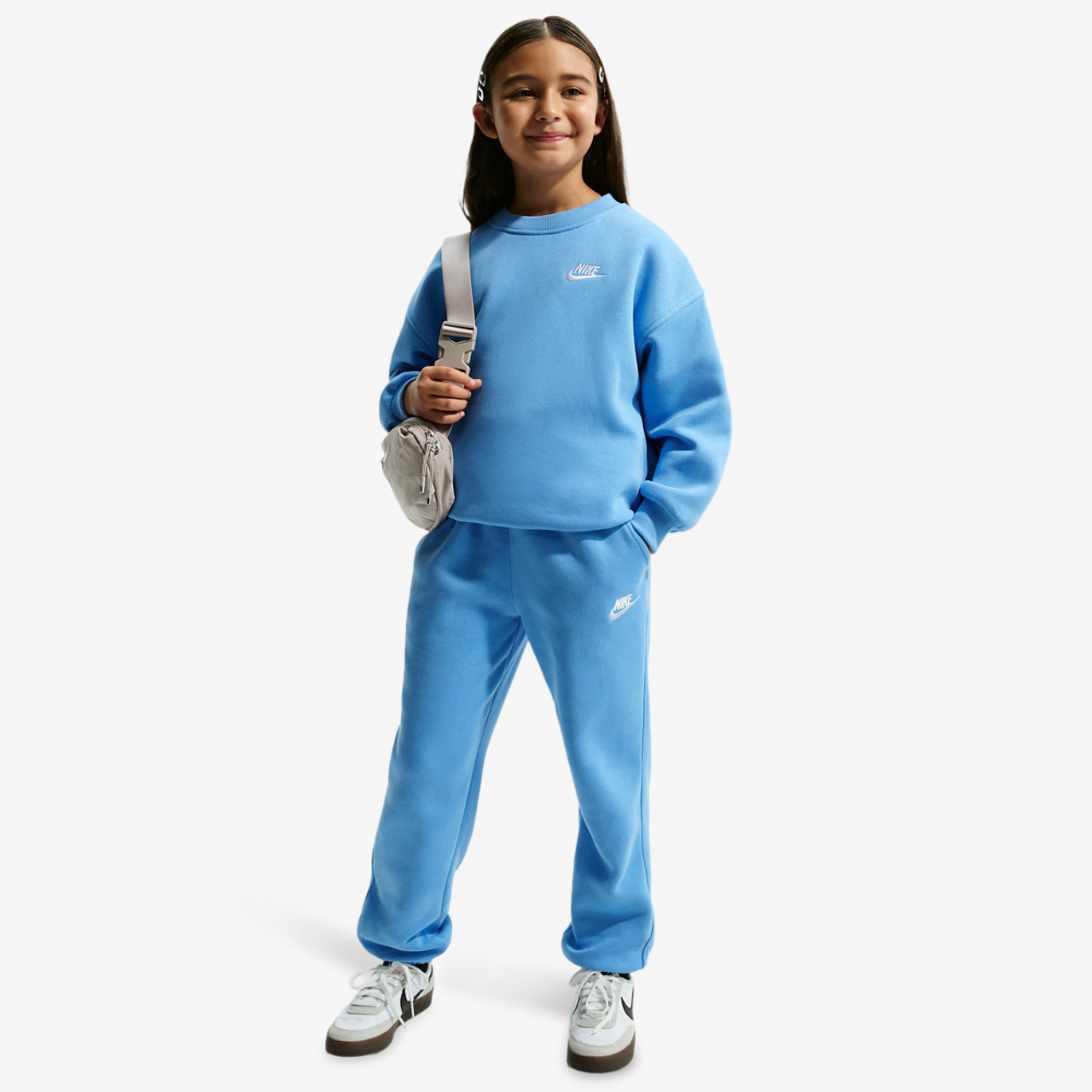 Nike NSW Club Fleece Loose Pants Image 4 of 5. Tap to open photo gallery.