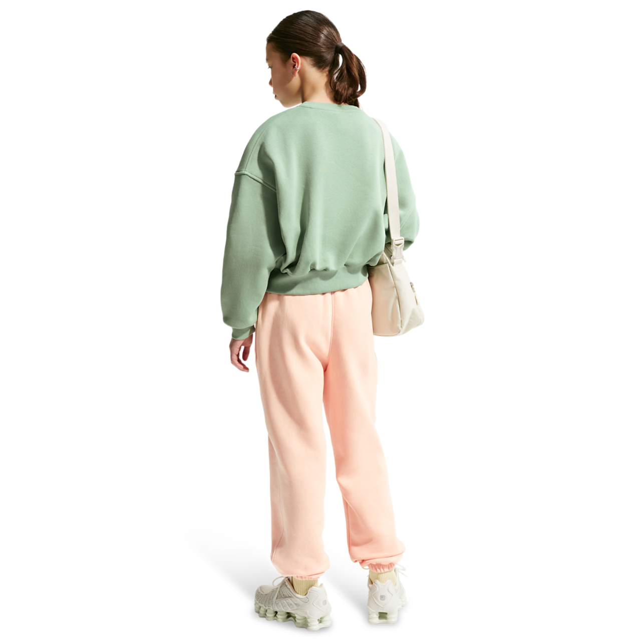 Nike NSW Club LBR Oversized Fleece Pants Image 4 of 4. Tap to open photo gallery.
