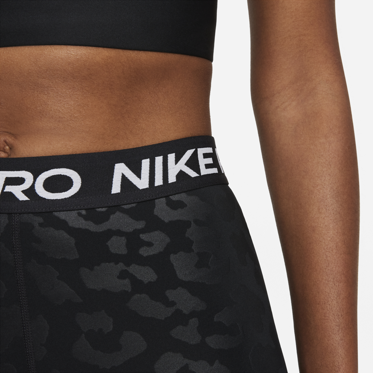 Nike Pro Dri-FIT HR All Over Print 7/8 Tight Image 3 of 4. Tap to open photo gallery.