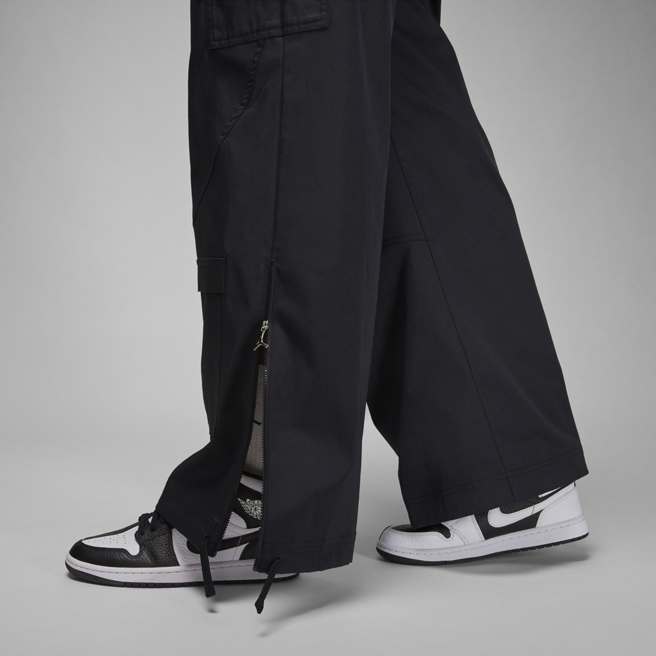 Jordan HW Chi Pants Image 4 of 4. Tap to open photo gallery.