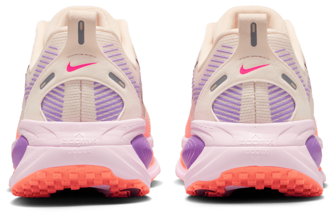 Nike Vomero 18 Image 3 of 5. Tap to open photo gallery.