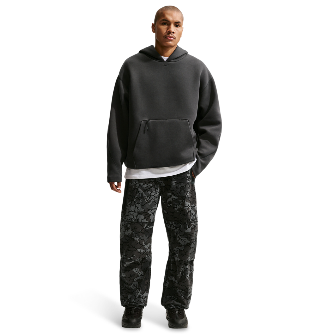 Nike Dri-FIT Tech Woven AOP Pants Image 3 of 4. Tap to open photo gallery.