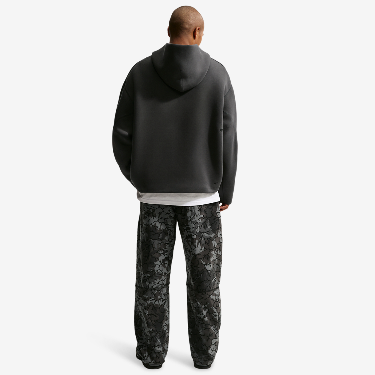 Nike Dri-FIT Tech Woven AOP Pants Image 4 of 4. Tap to open photo gallery.