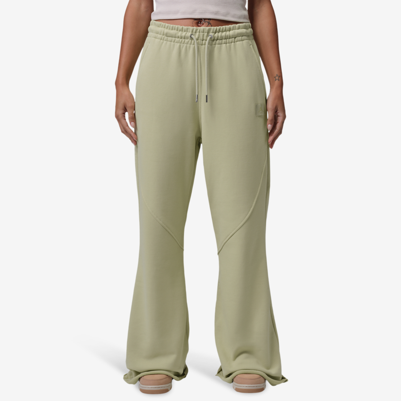 Jordan Flight Fleece FLR Pants Image 1 of 4. Tap to open photo gallery.