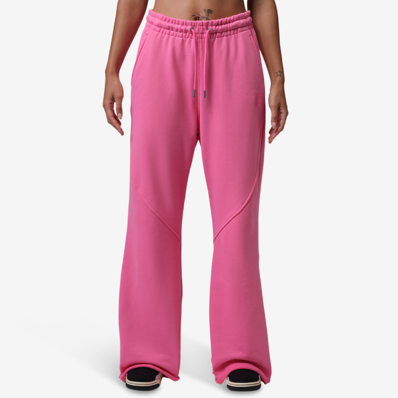 Jordan Flight Fleece FLR Pants Image 1 of 4. Tap to open photo gallery.