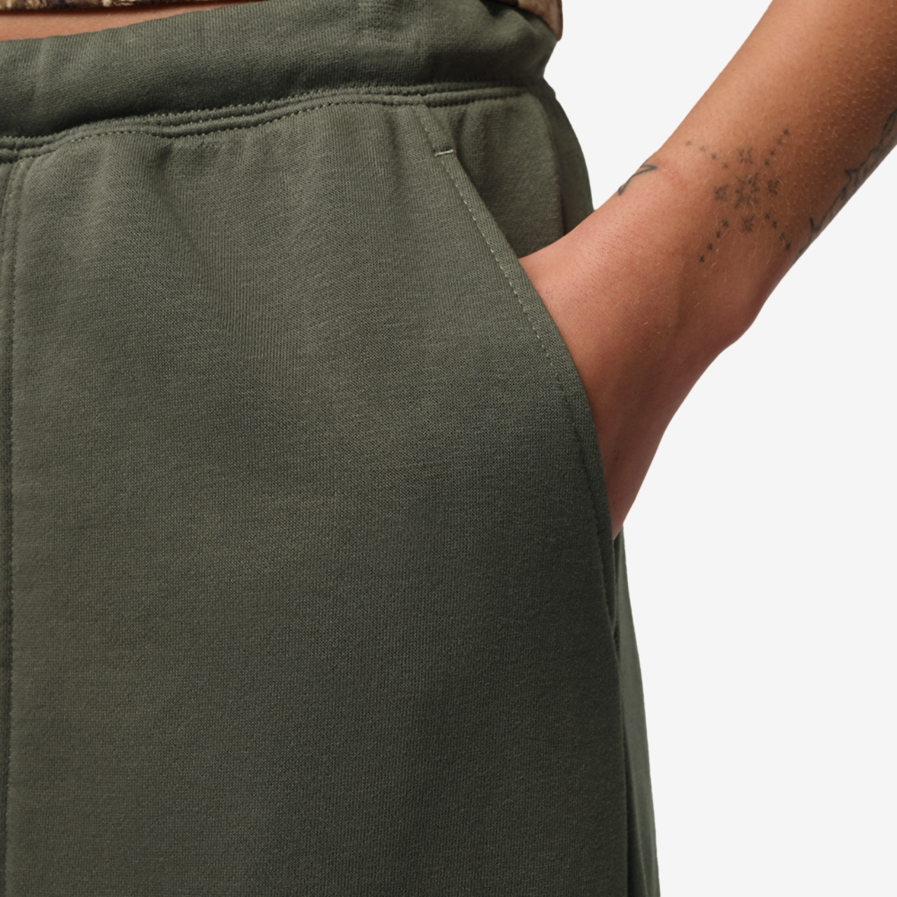 Jordan Brooklyn Fleece Cargo Pant Image 3 of 6. Tap to open photo gallery.