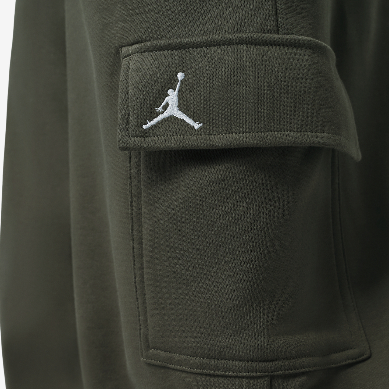 Jordan Brooklyn Fleece Cargo Pant Image 4 of 6. Tap to open photo gallery.