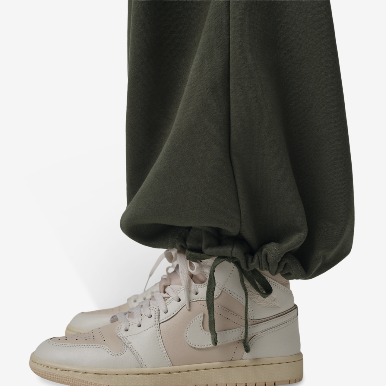 Jordan Brooklyn Fleece Cargo Pant Image 5 of 6. Tap to open photo gallery.