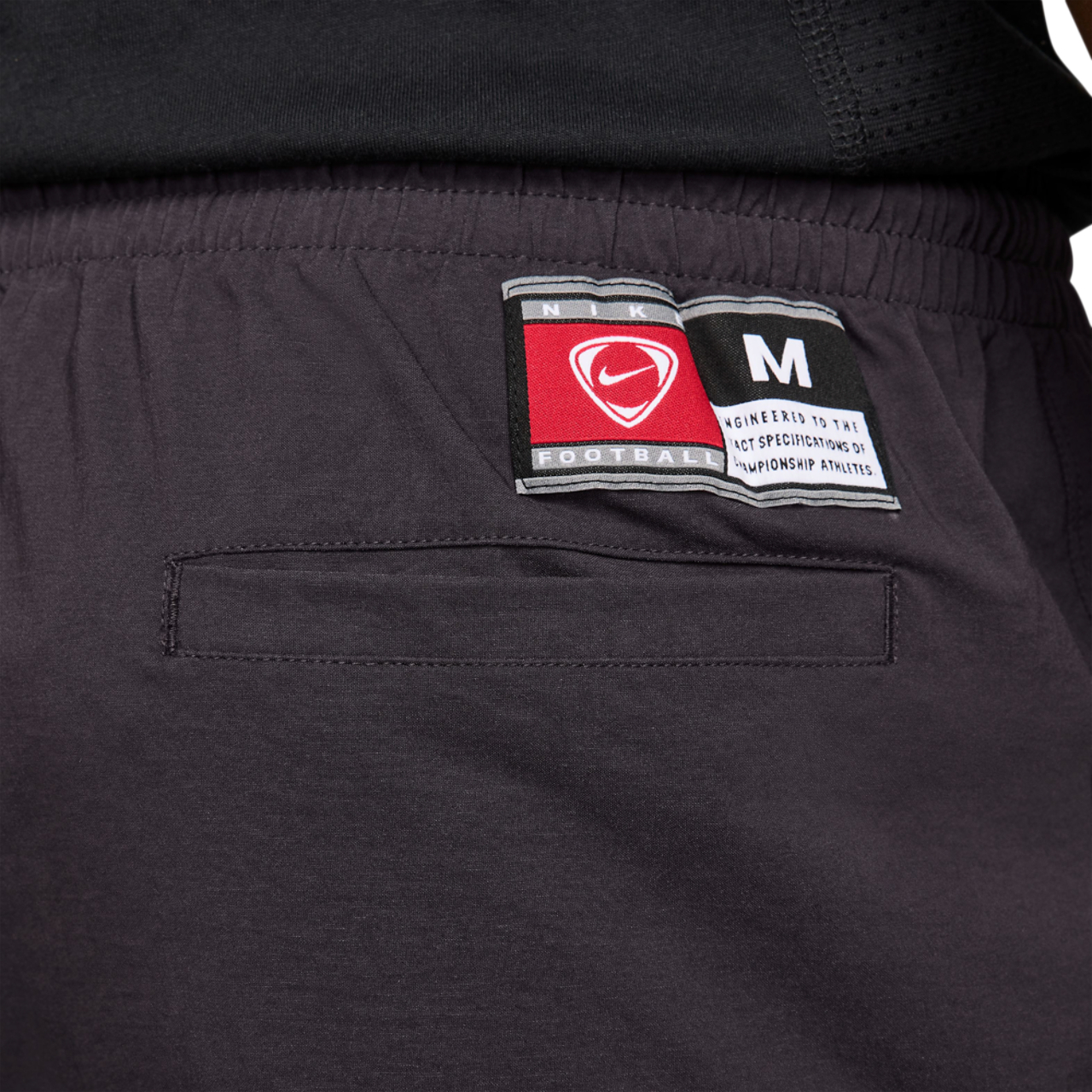 Nike Dri-FIT 5" Woven Shorts Image 4 of 4. Tap to open photo gallery.