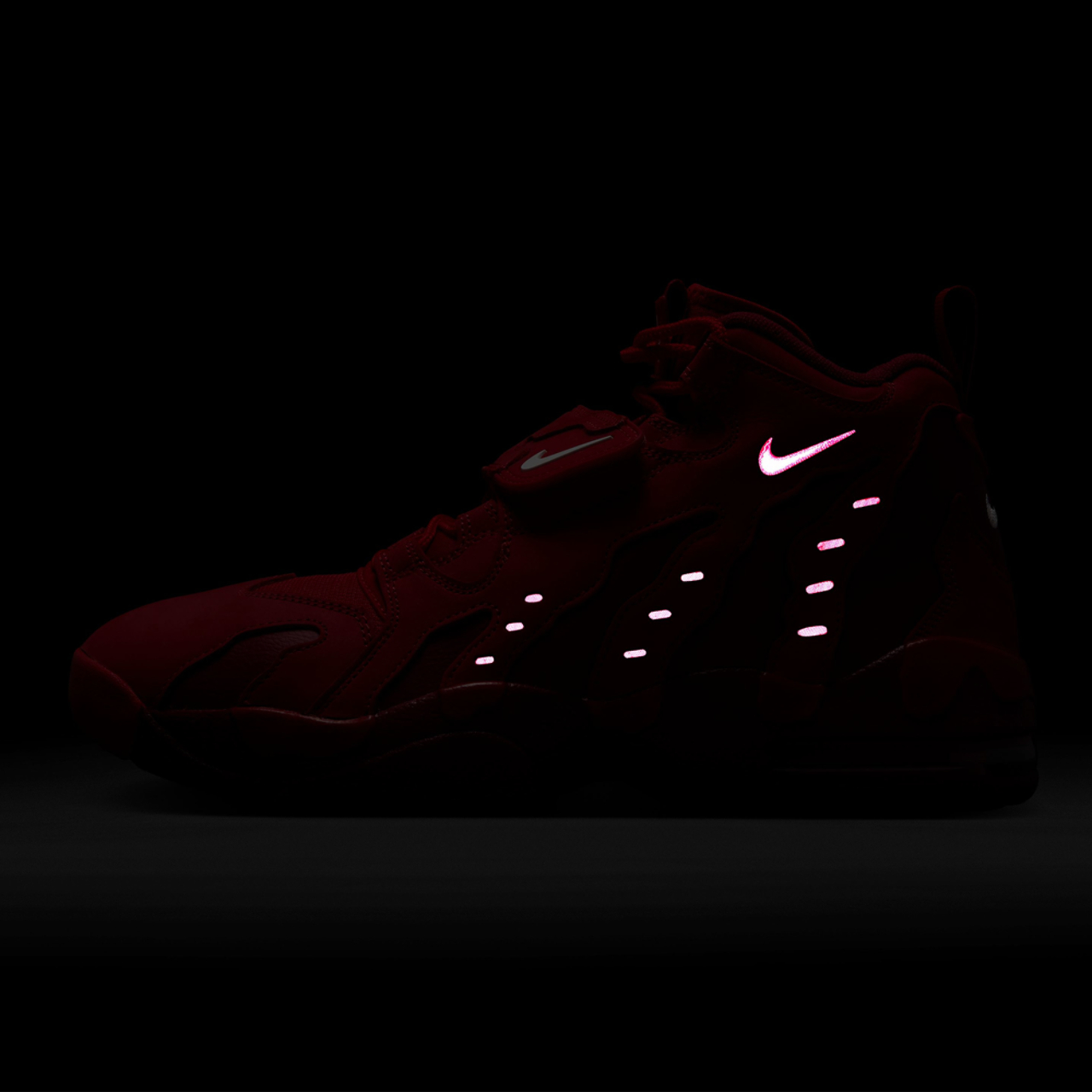 Nike Air DT Max '96 Image 6 of 6. Tap to open photo gallery.