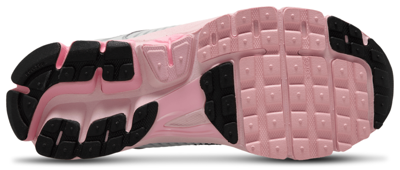 Nike Zoom Vomero 5 Image 4 of 4. Tap to open photo gallery.