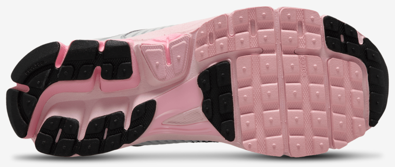 Nike Zoom Vomero 5 Image 4 of 4. Tap to open photo gallery.