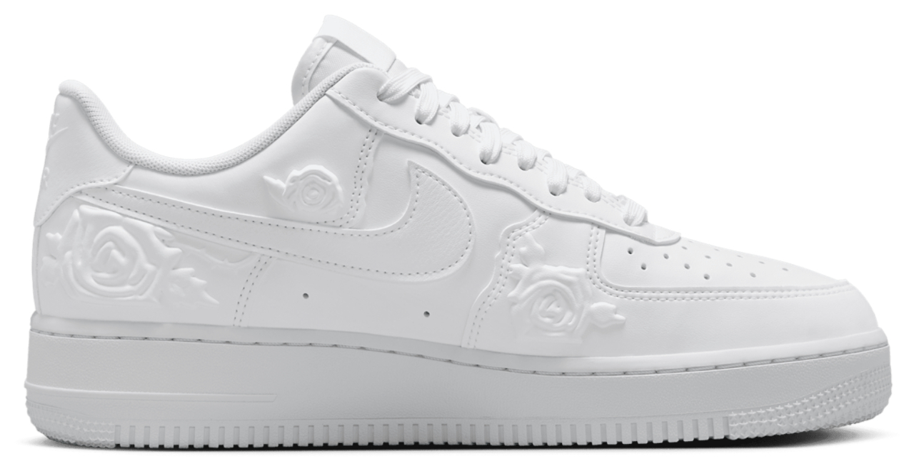Nike Air Force 1 '07 Image 1 of 8. Tap to open photo gallery.