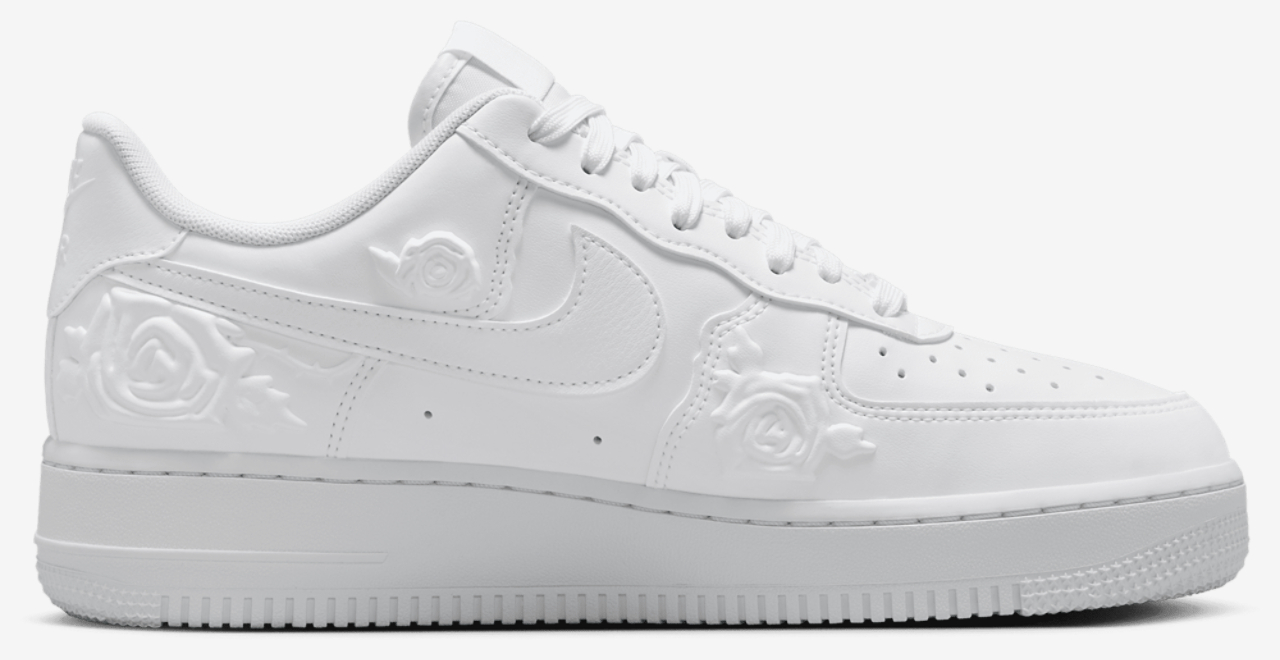 Nike Air Force 1 '07 Image 1 of 8. Tap to open photo gallery.