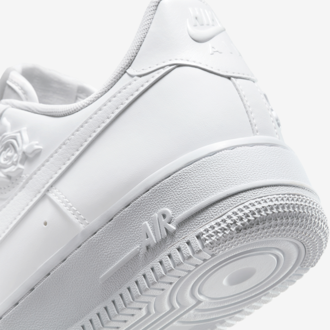 Nike Air Force 1 '07 Image 8 of 8. Tap to open photo gallery.