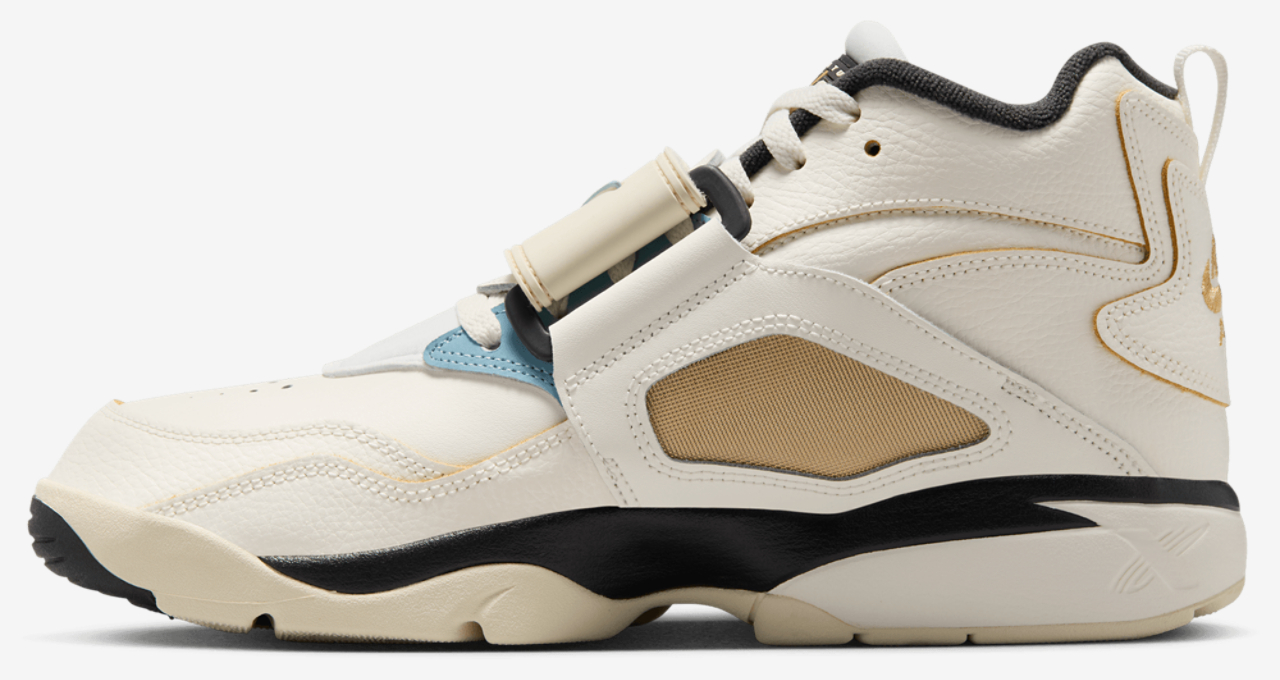 Nike Air Diamond Turf Image 2 of 8. Tap to open photo gallery.