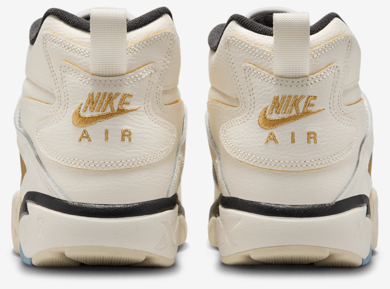 Nike Air Diamond Turf Image 3 of 8. Tap to open photo gallery.