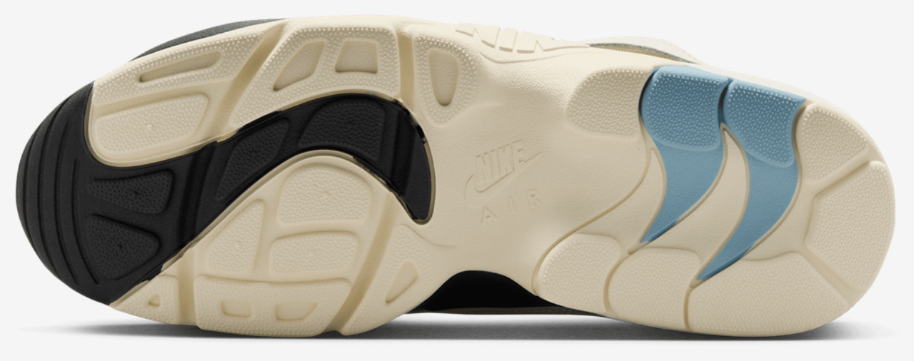 Nike Air Diamond Turf Image 5 of 8. Tap to open photo gallery.