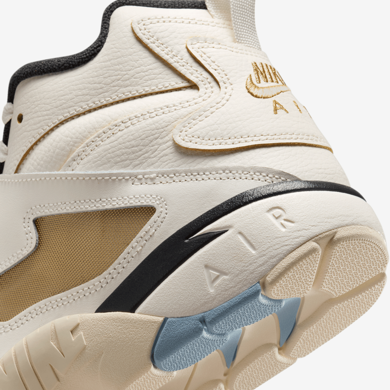 Nike Air Diamond Turf Image 8 of 8. Tap to open photo gallery.