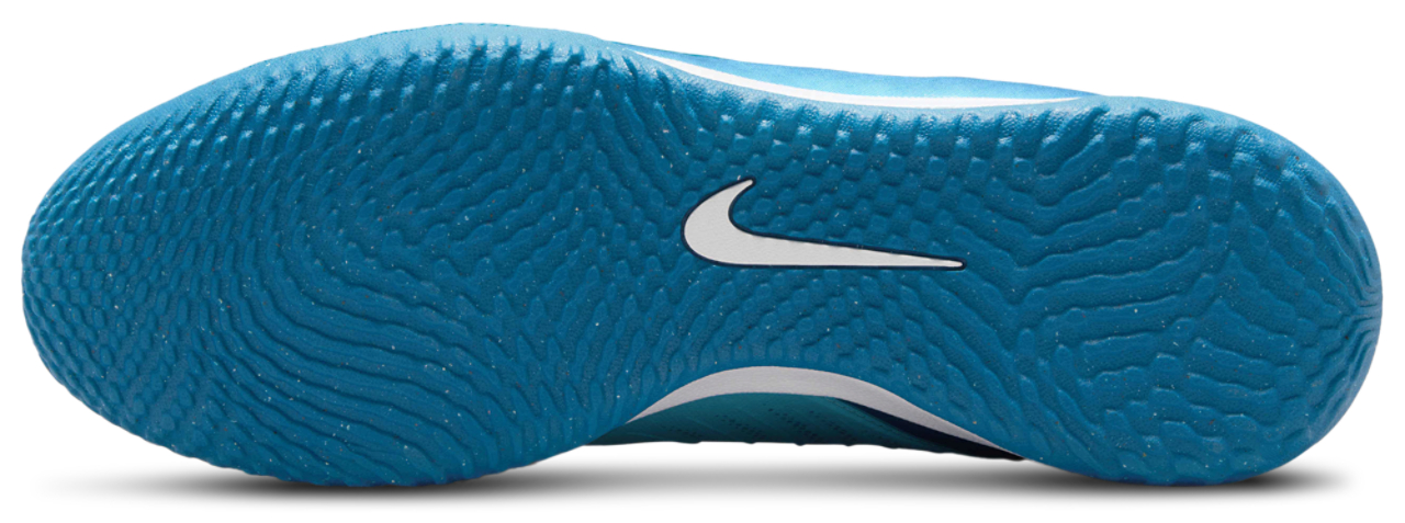 Nike Phantom GX II Academy IC Image 5 of 5. Tap to open photo gallery.