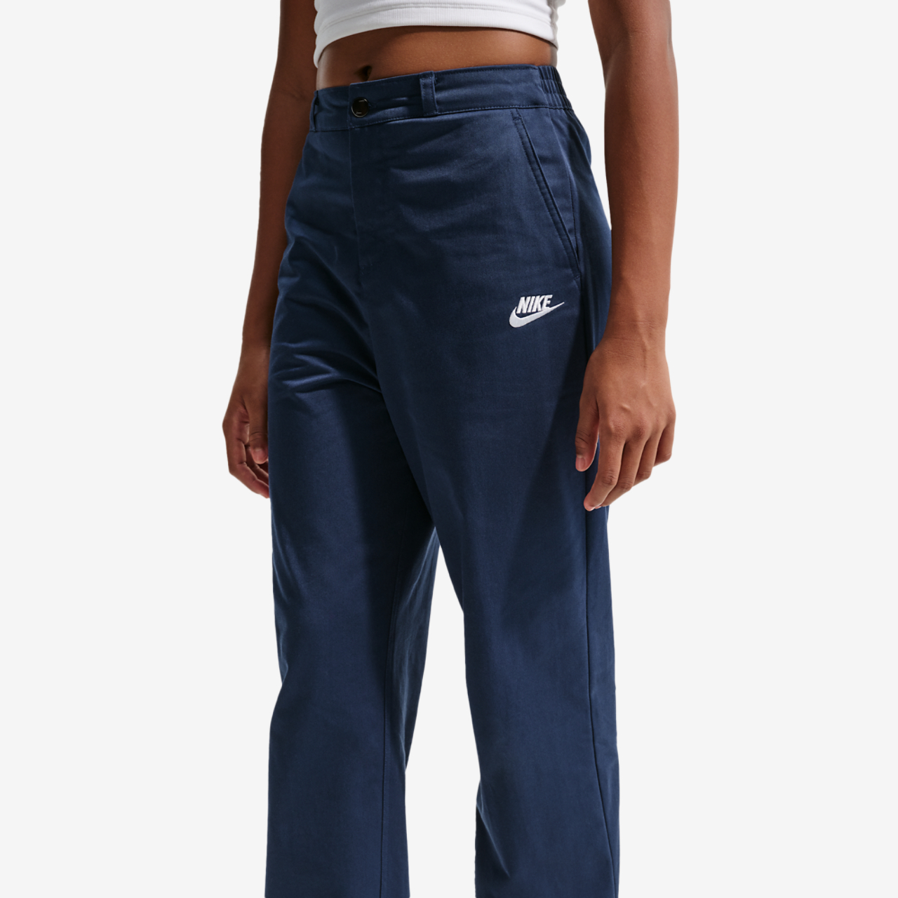 Nike NSW Club Woven Everyday Pant Image 2 of 6. Tap to open photo gallery.