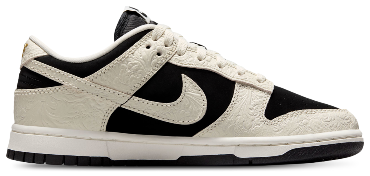 Nike Dunk Low Image 1 of 5. Tap to open photo gallery.
