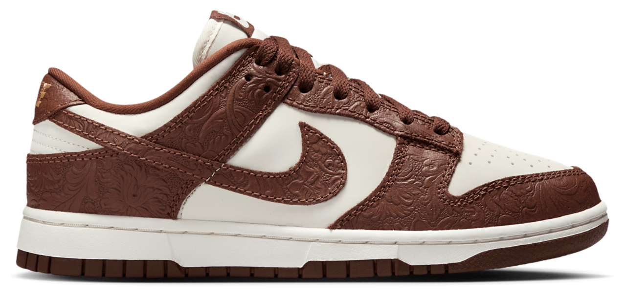 Nike Dunk Low Image 1 of 5. Tap to open photo gallery.