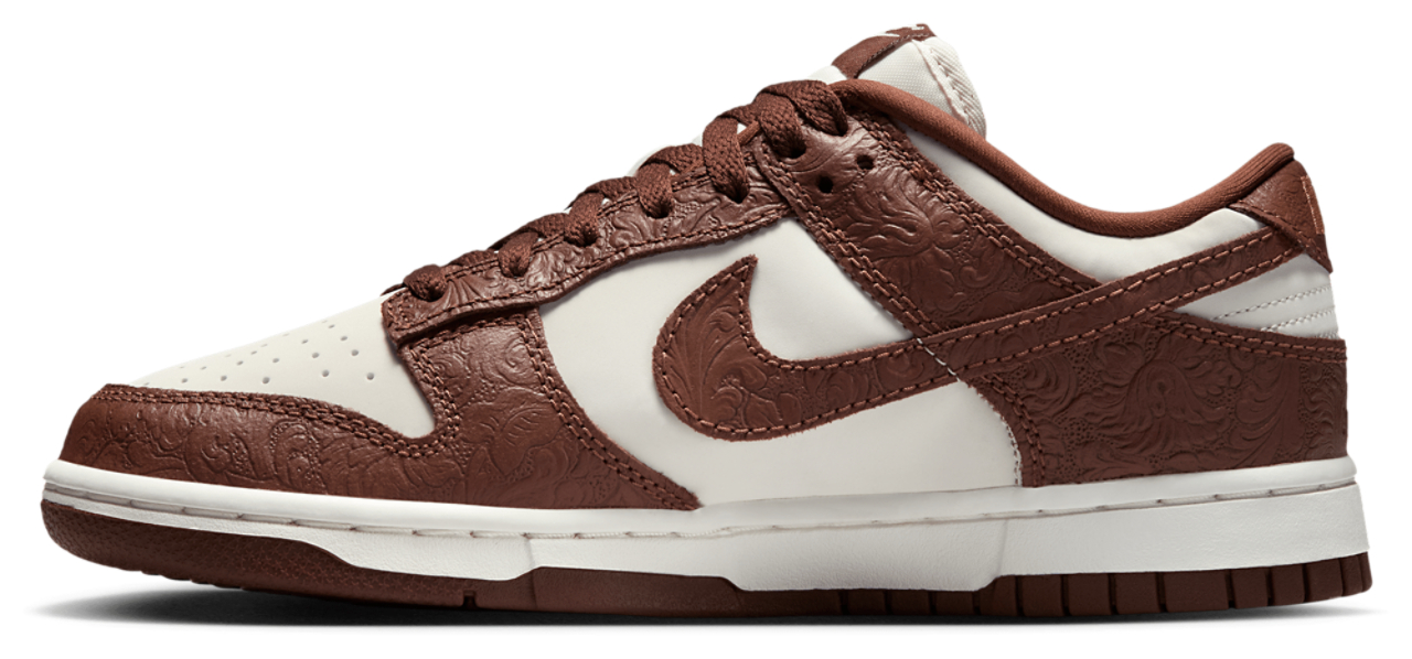 Nike Dunk Low Image 2 of 5. Tap to open photo gallery.
