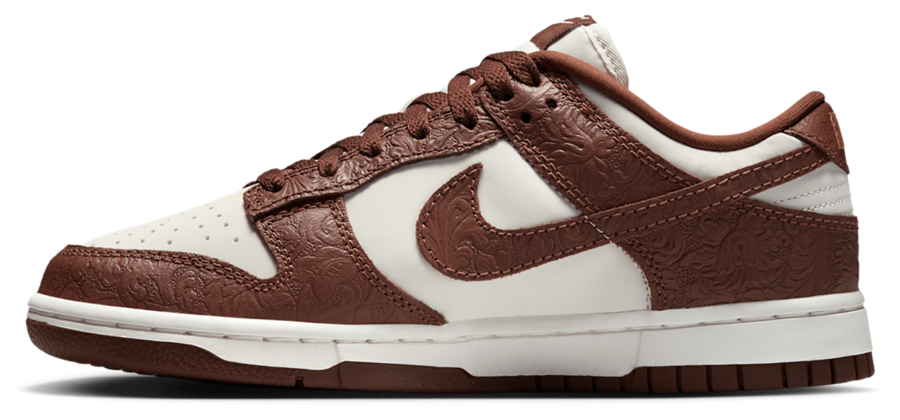 Nike Dunk Low Image 2 of 5. Tap to open photo gallery.