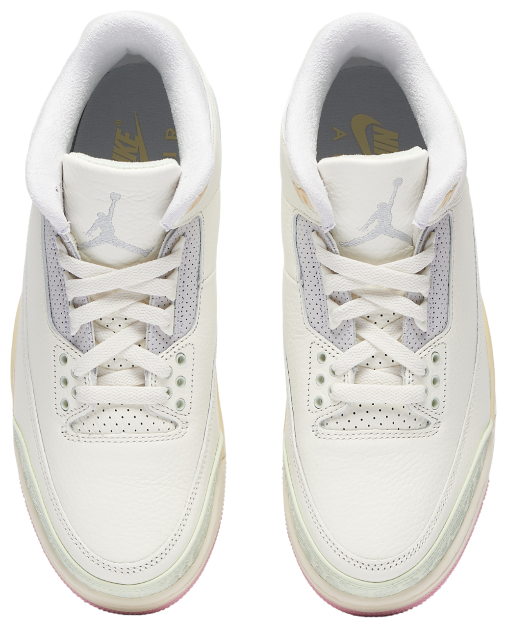 Jordan Air Jordan 3 Retro OG Image 4 of 5. Tap to open photo gallery.