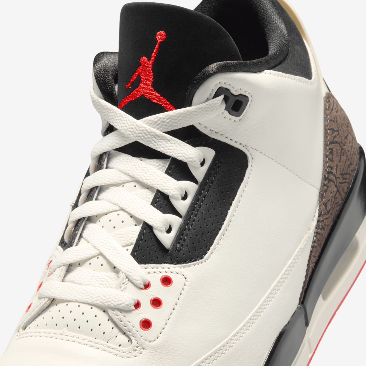 Jordan AJ Retro 3 OG Image 7 of 10. Tap to open photo gallery.