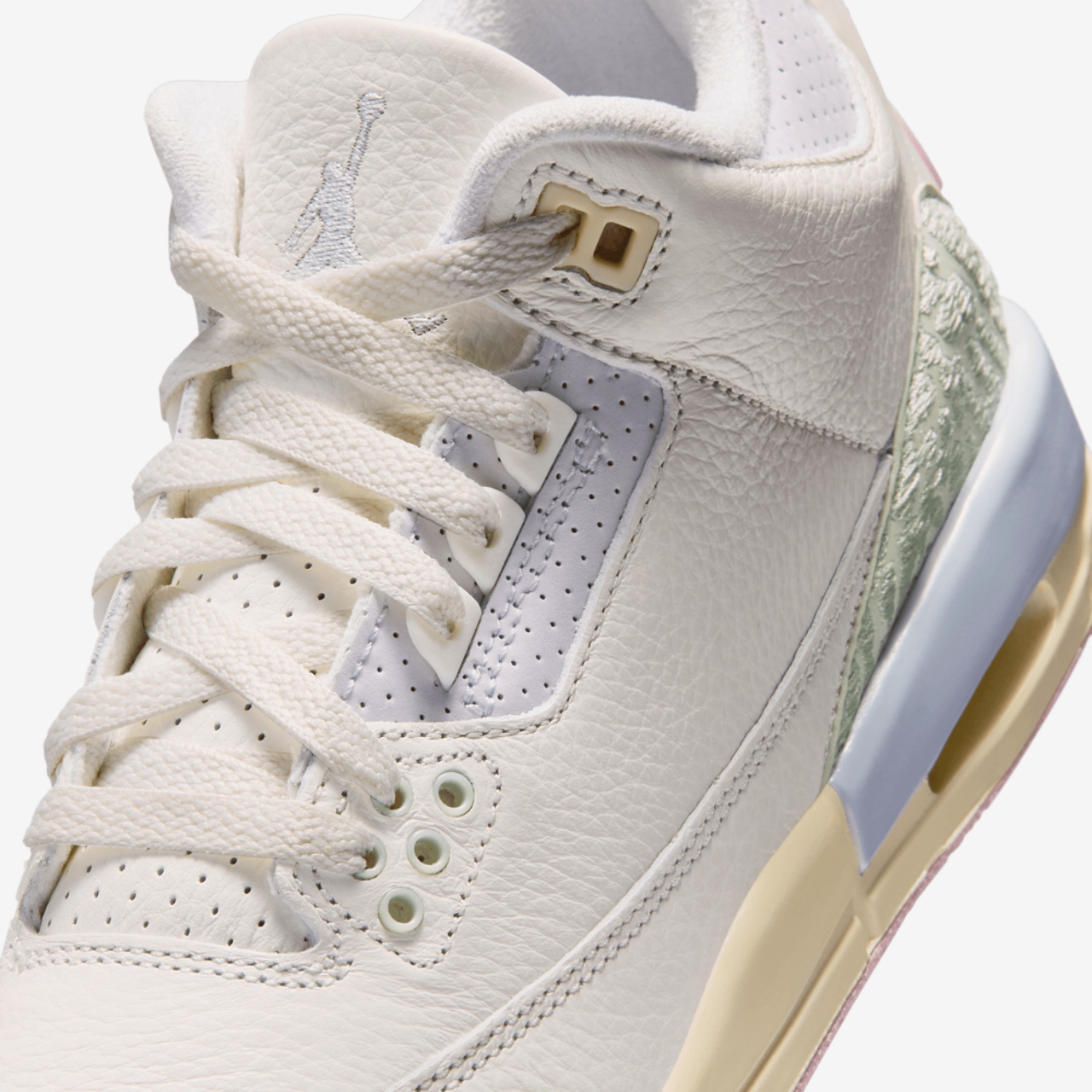 Jordan Retro 3 Image 7 of 8. Tap to open photo gallery.