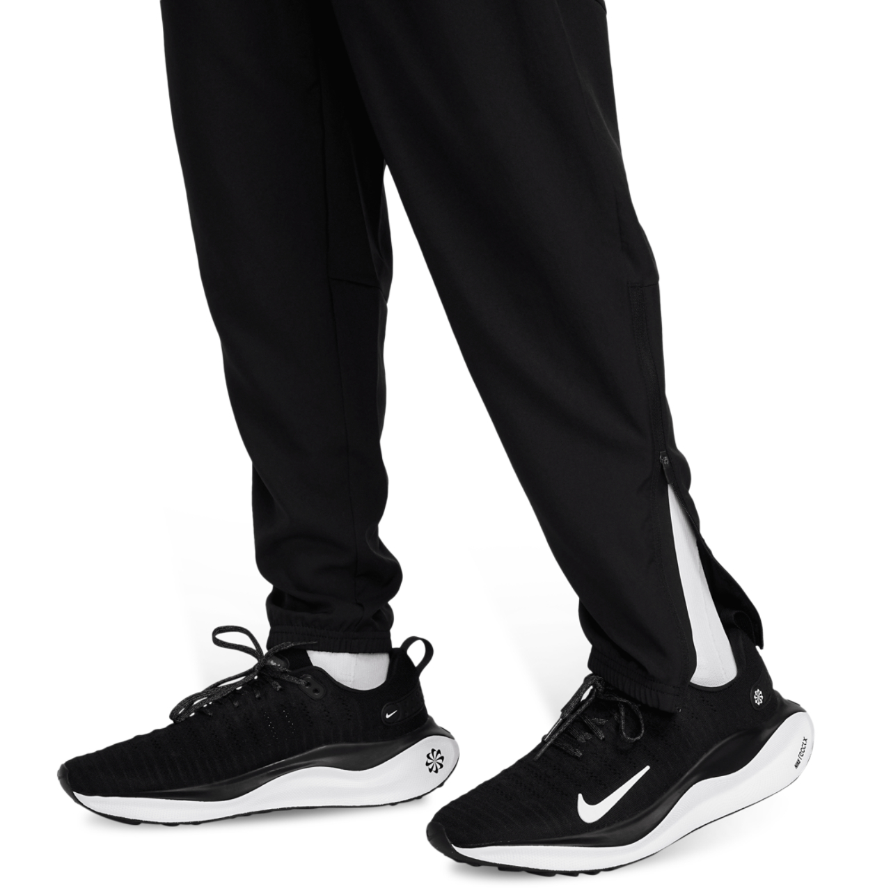 Nike Dri-FIT Challenger Woven Pant Image 5 of 5. Tap to open photo gallery.