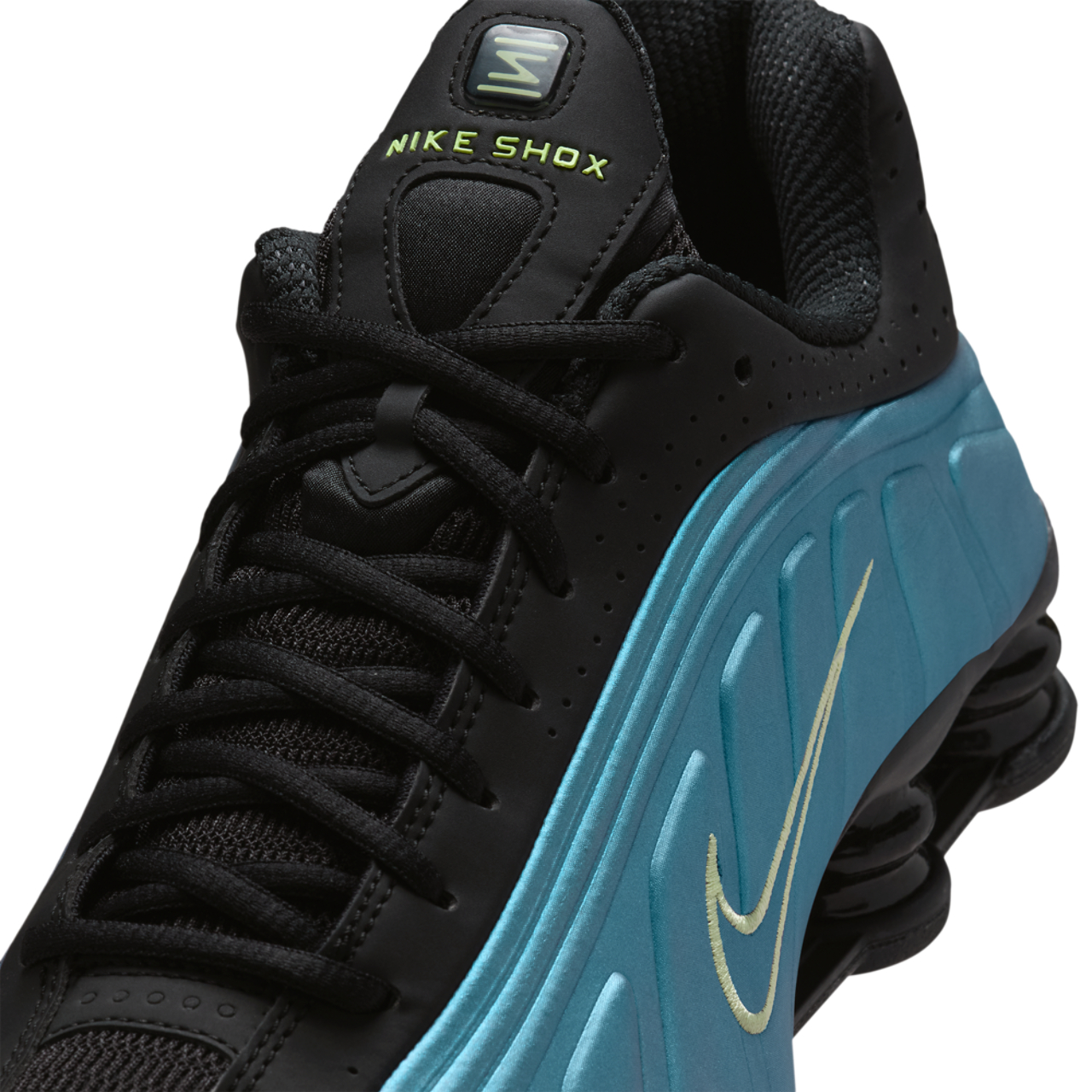 Nike Shox R4 Image 7 of 8. Tap to open photo gallery.