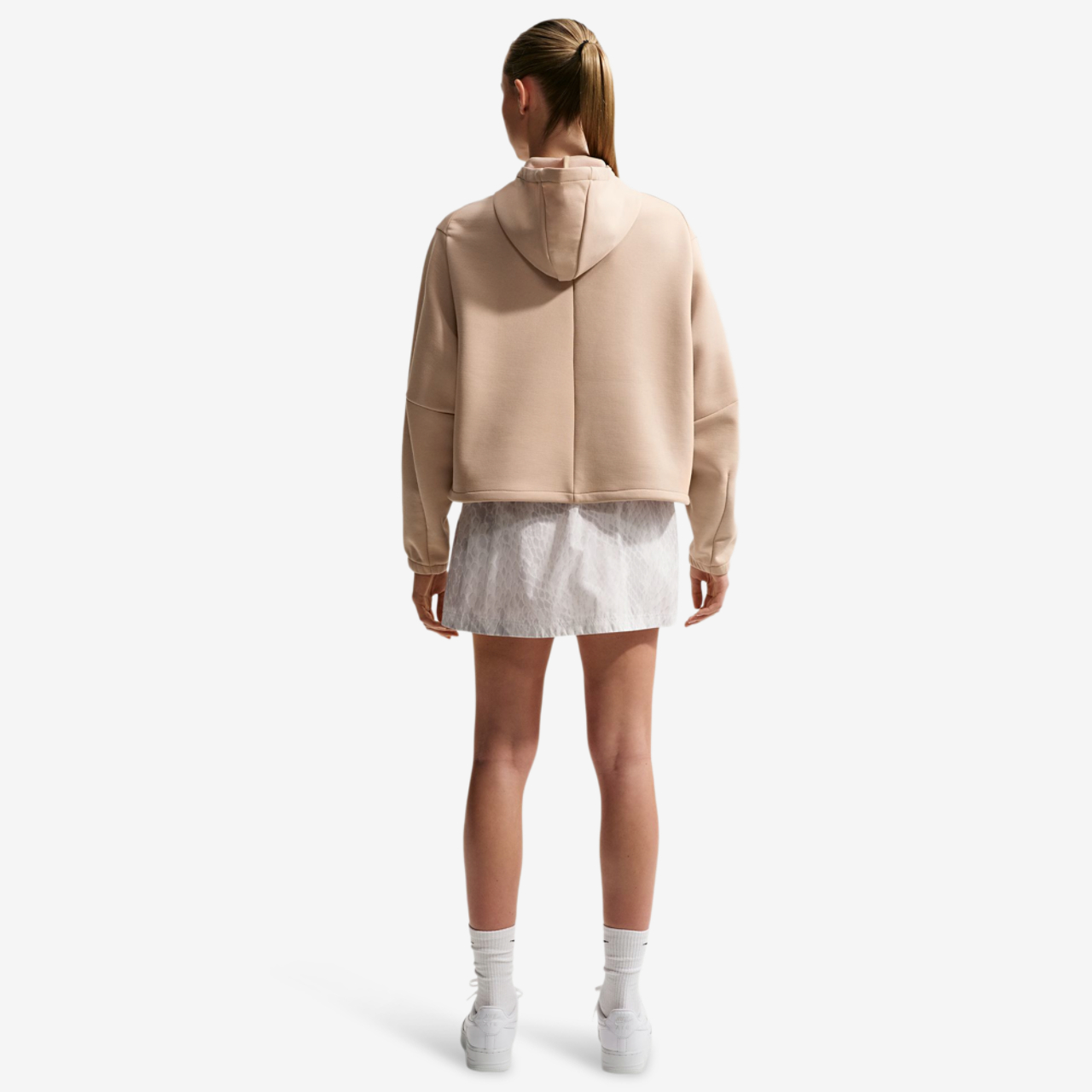 Nike Kobe Dri-FIT Mamba Pullover Hoodie Image 4 of 4. Tap to open photo gallery.
