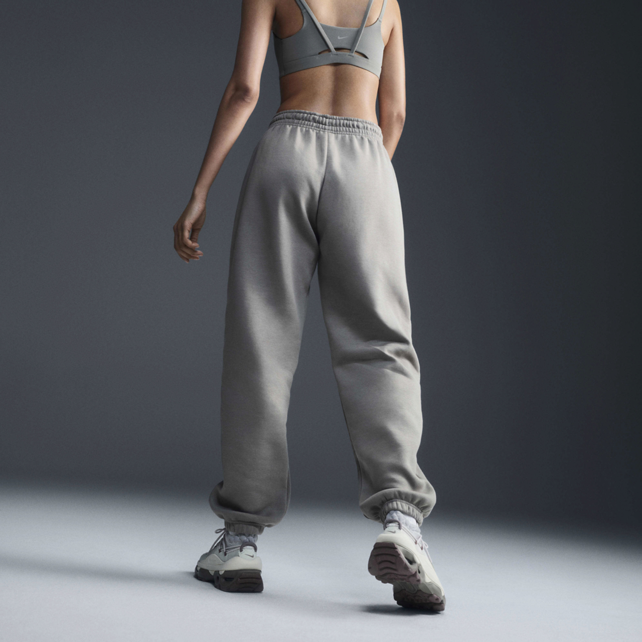 Nike Phoenix HR OS Pants Image 2 of 5. Tap to open photo gallery.