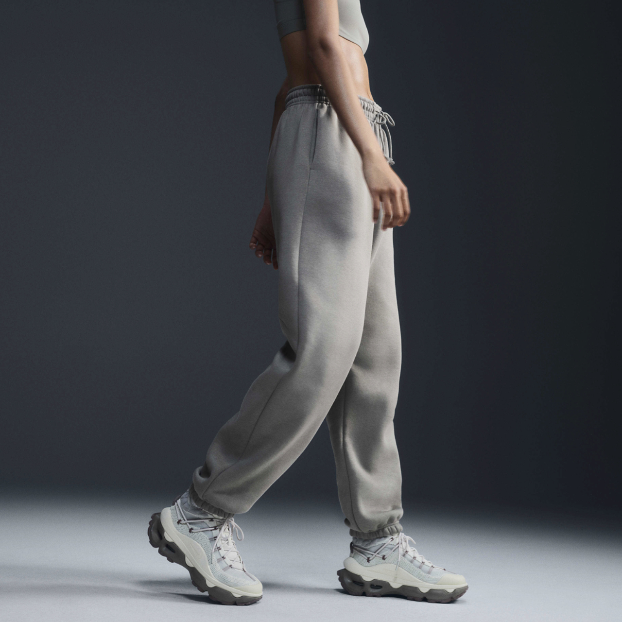 Nike Phoenix HR OS Pants Image 3 of 5. Tap to open photo gallery.
