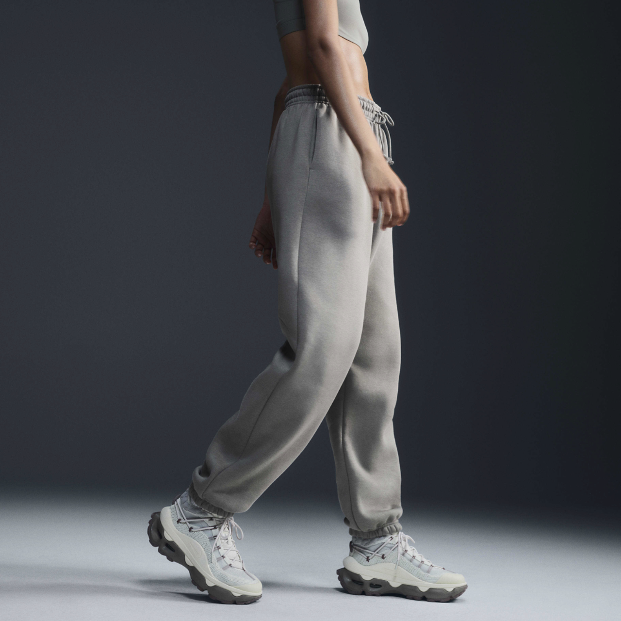 Nike Phoenix HR OS Pants Image 3 of 5. Tap to open photo gallery.