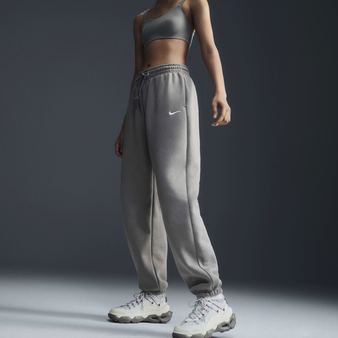 Nike Phoenix HR OS Pants Image 4 of 5. Tap to open photo gallery.