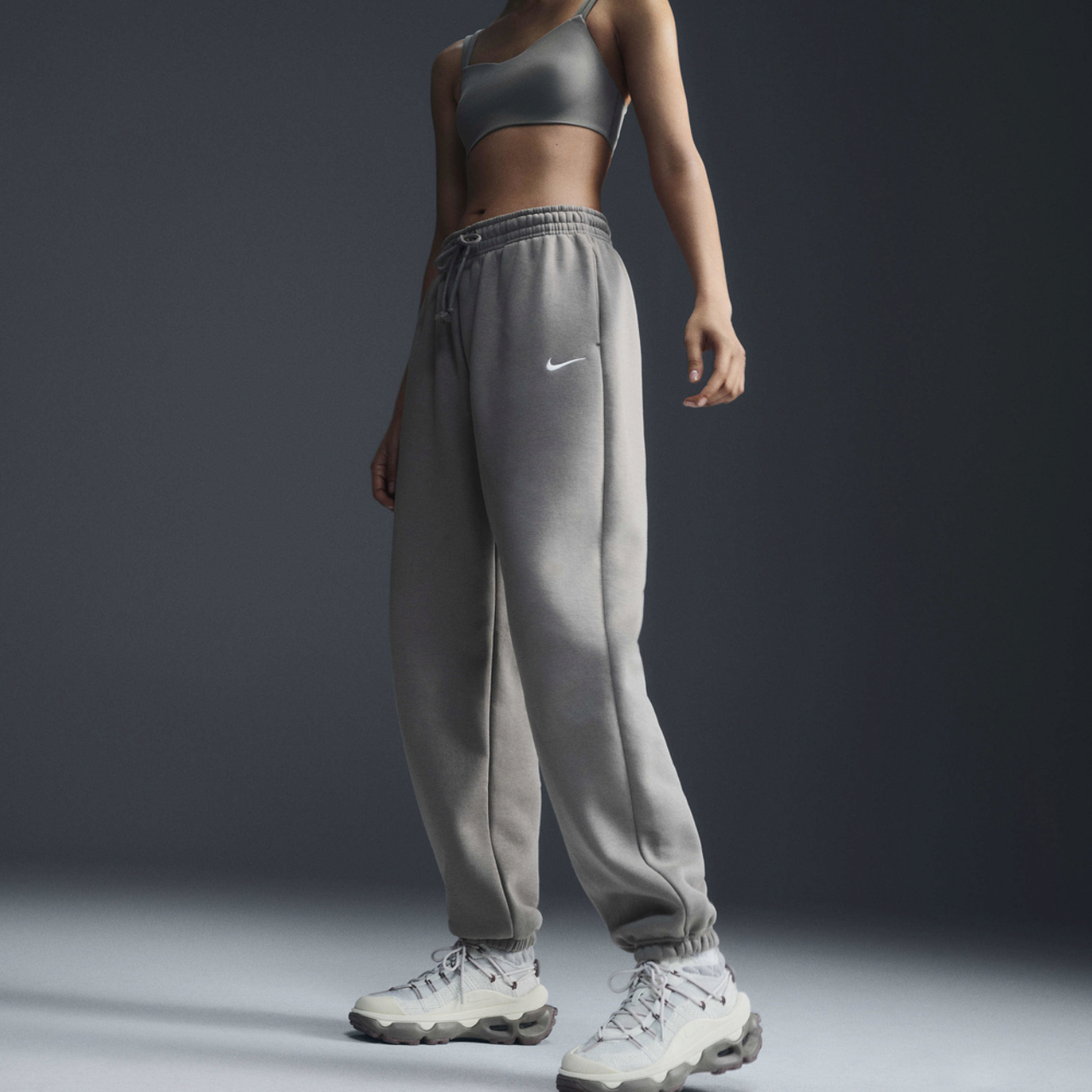 Nike Phoenix HR OS Pants Image 4 of 5. Tap to open photo gallery.
