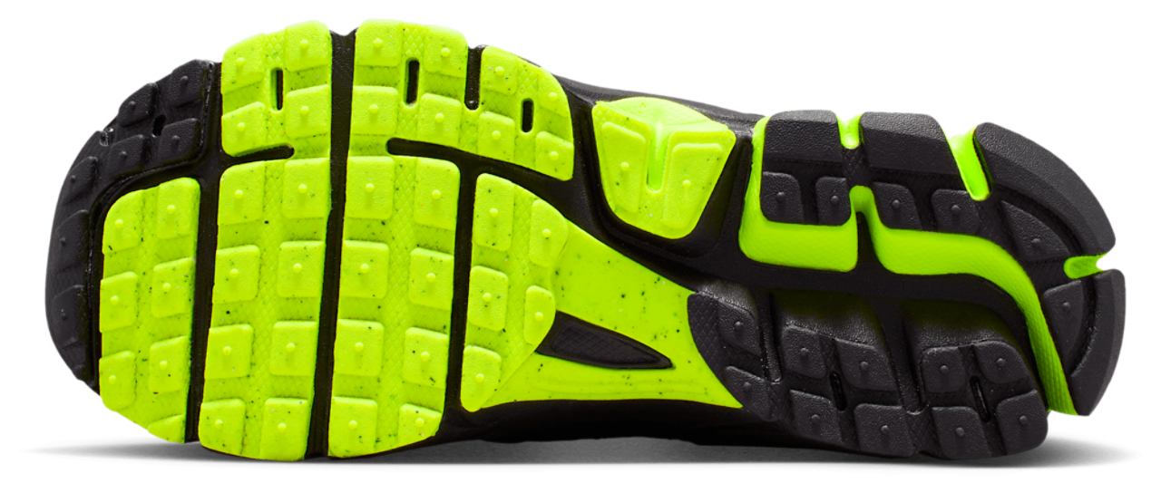 Nike Vomero 5 Image 5 of 8. Tap to open photo gallery.