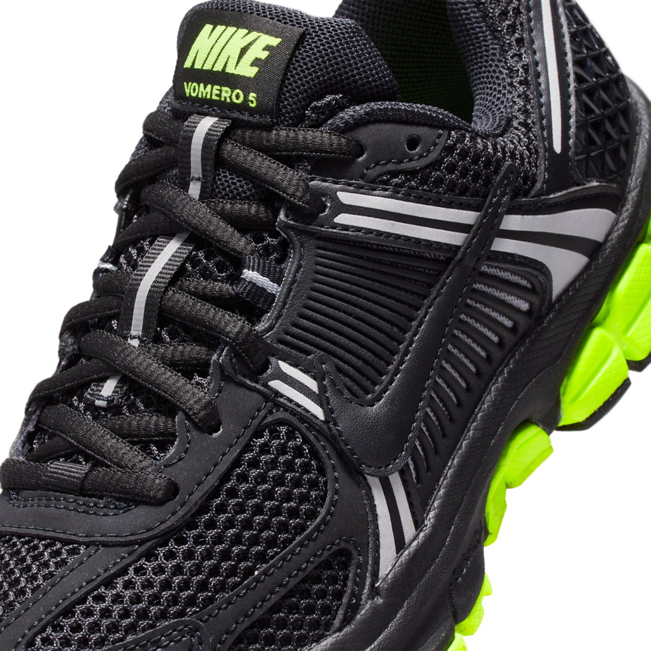 Nike Vomero 5 Image 7 of 8. Tap to open photo gallery.