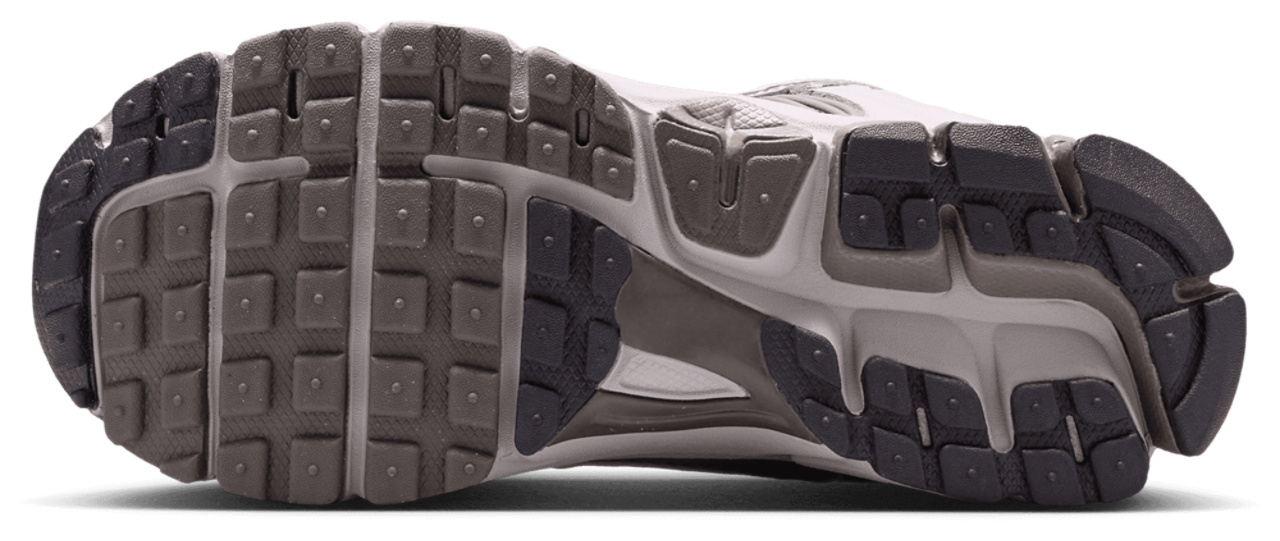 Nike Vomero 5 Image 5 of 8. Tap to open photo gallery.