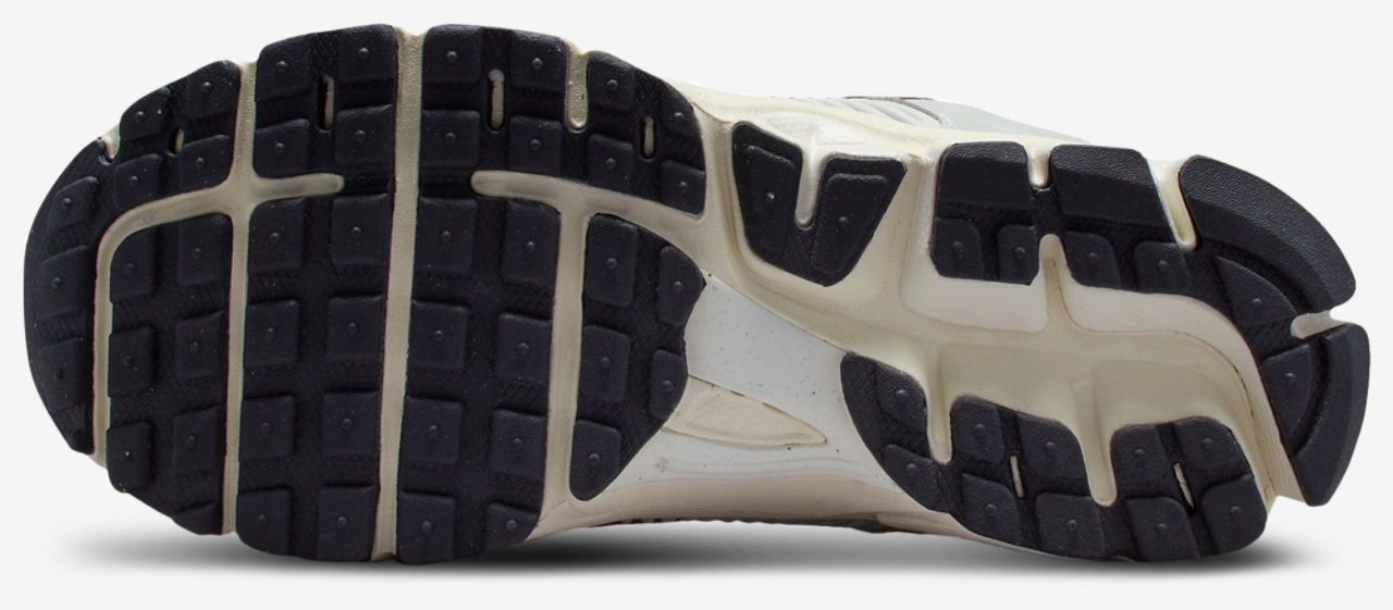 Nike Vomero 5 Image 5 of 8. Tap to open photo gallery.