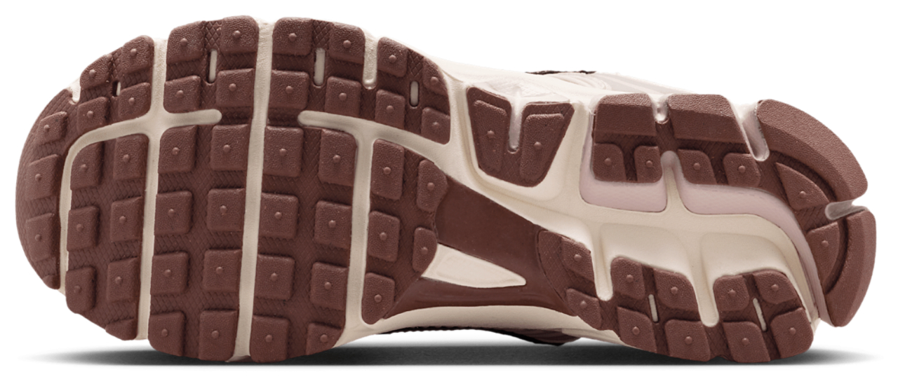 Nike Vomero 5 Image 5 of 8. Tap to open photo gallery.