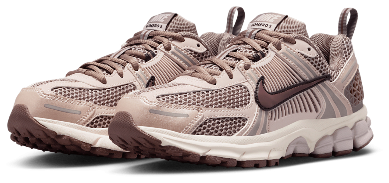 Nike Vomero 5 Image 6 of 8. Tap to open photo gallery.