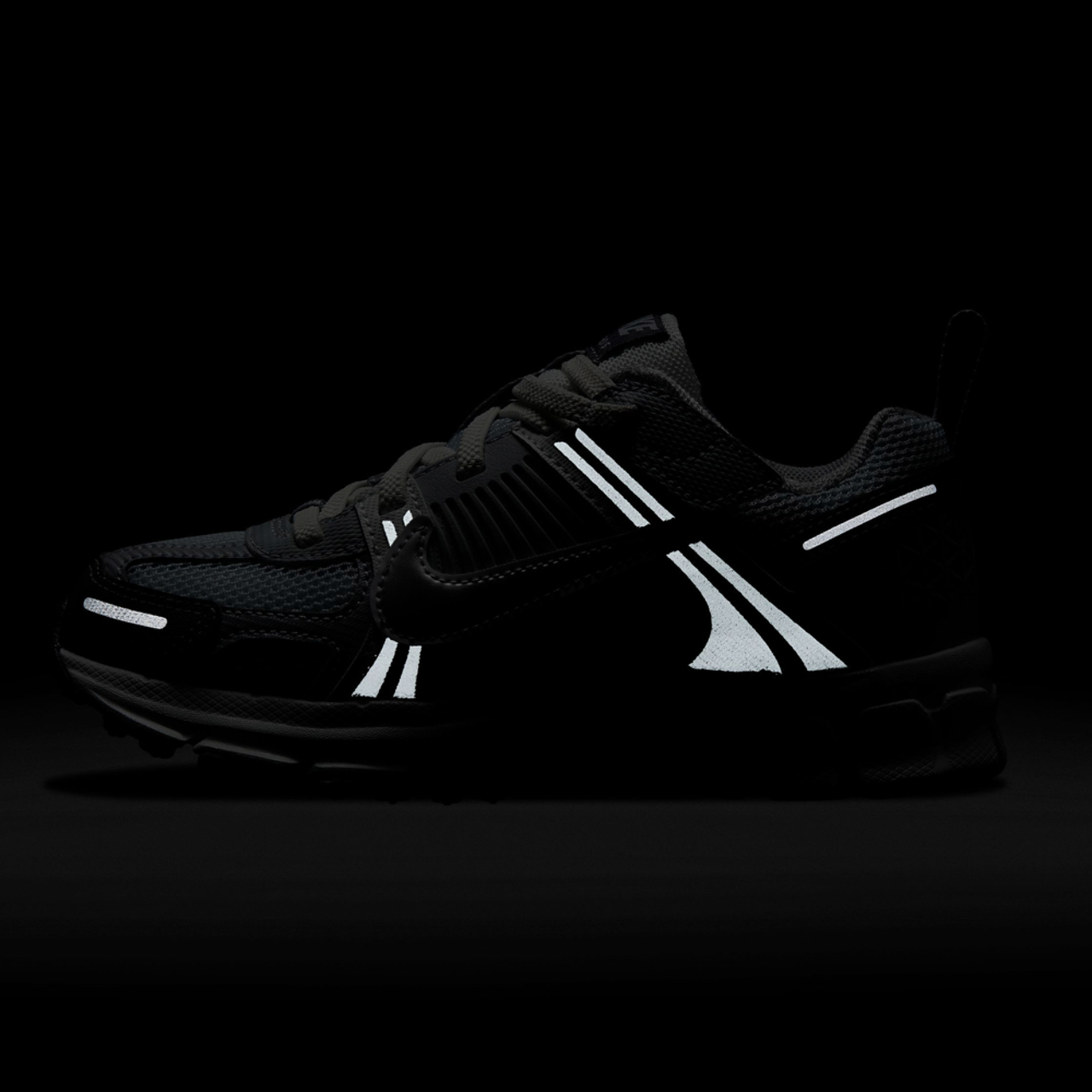 Nike Vomero 5 Image 7 of 8. Tap to open photo gallery.