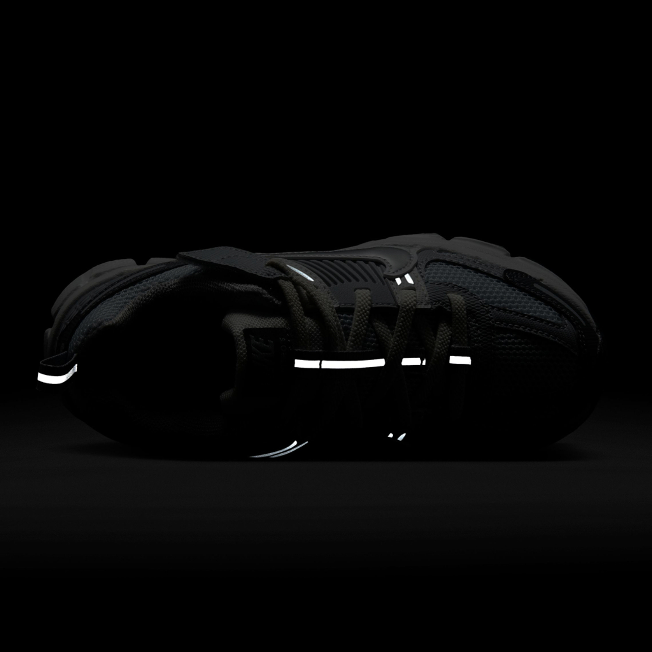 Nike Vomero 5 Image 8 of 8. Tap to open photo gallery.