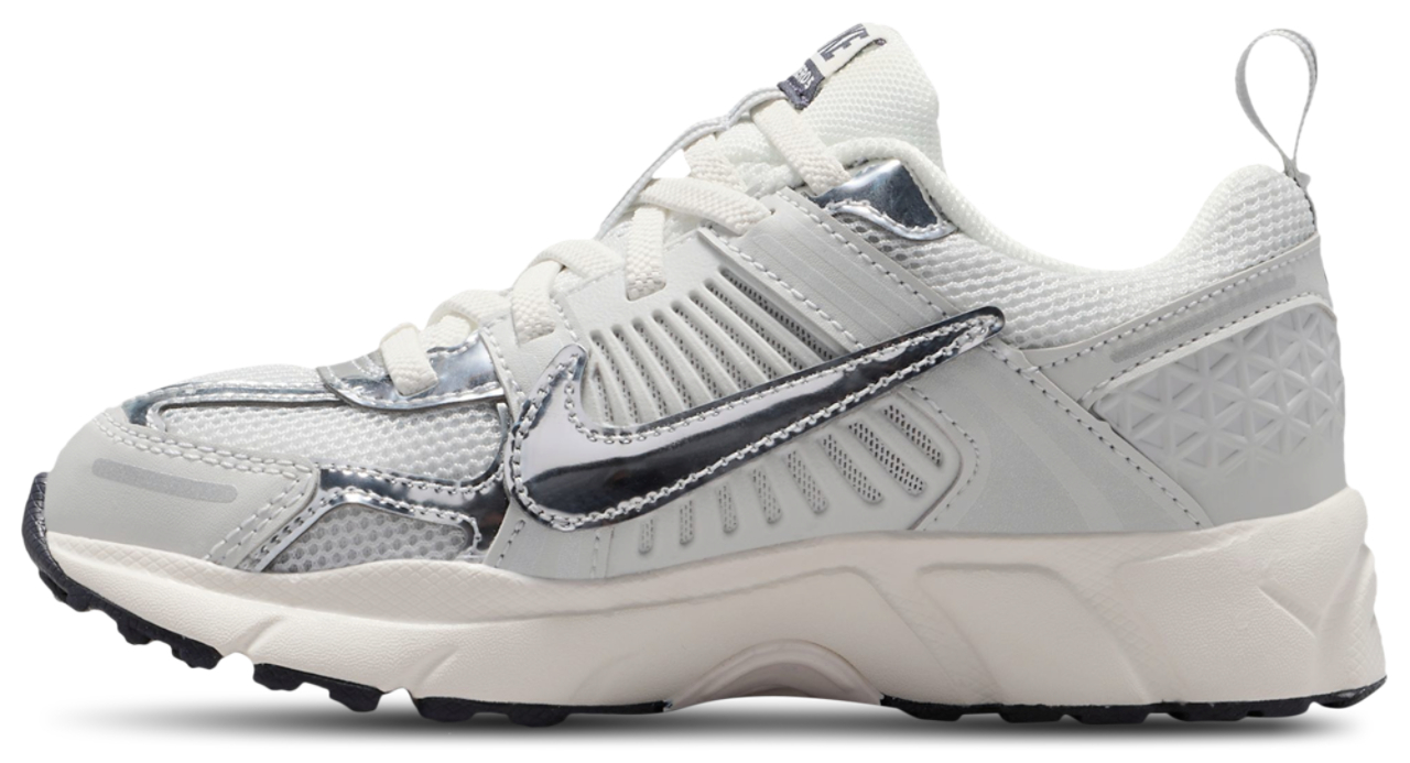 Nike Vomero 5 Image 2 of 6. Tap to open photo gallery.
